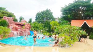 สระว่ายน้ำ โรงแรม W14 พัทยา